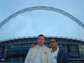 Ja i Karol przed stadionem Wembley